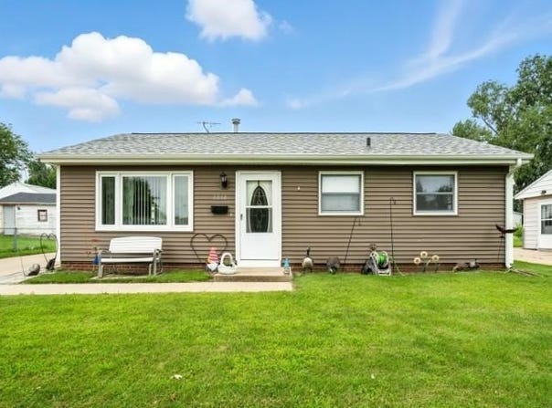 1018 17th St SW, IA 52404