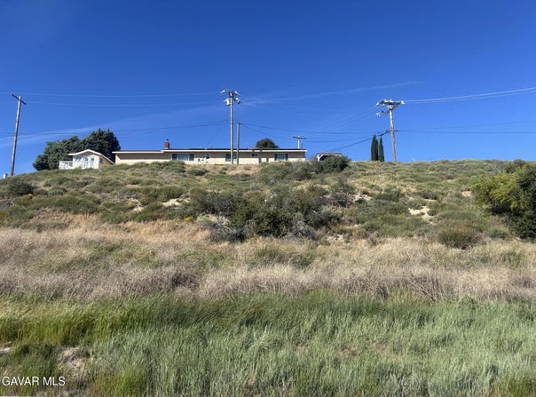 W Kiptree Dr Vic Deerbank, Lake Elizabeth, CA 93532