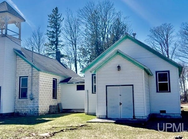 10625 N.5 Road, Gladstone, MI 49837