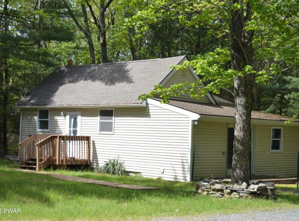140 Algonquin Road, Shohola, PA 18458