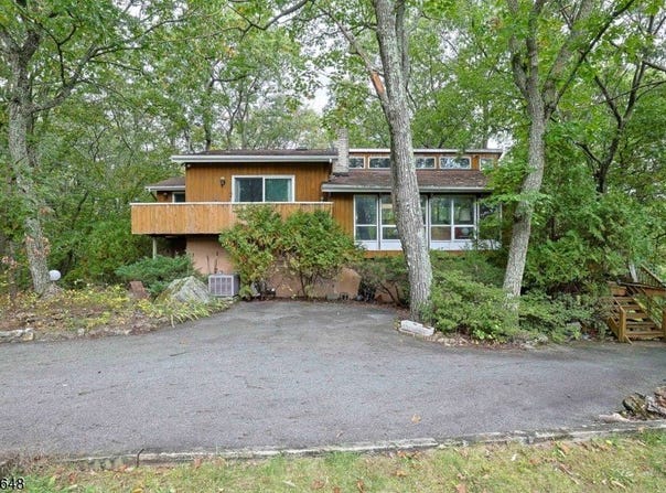 111 Buena Vista Dr, Ringwood Boro, NJ 07456-2007