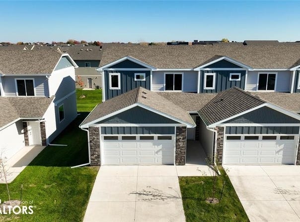 235 NW Waverly Drive, Waukee, IA 50263