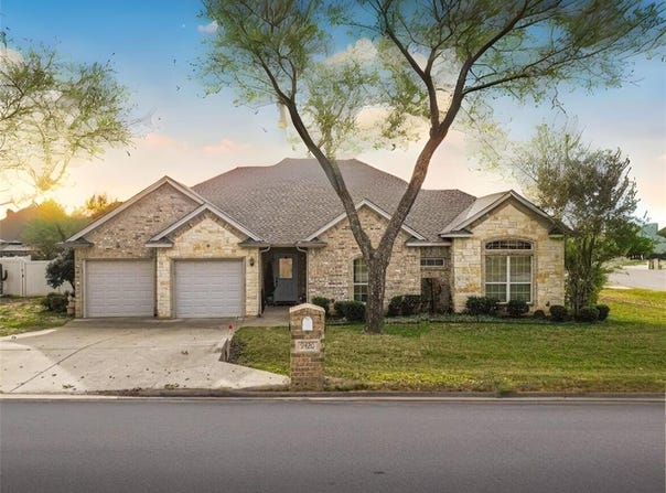 9420 Gleneagles Drive, Granbury, TX 76049
