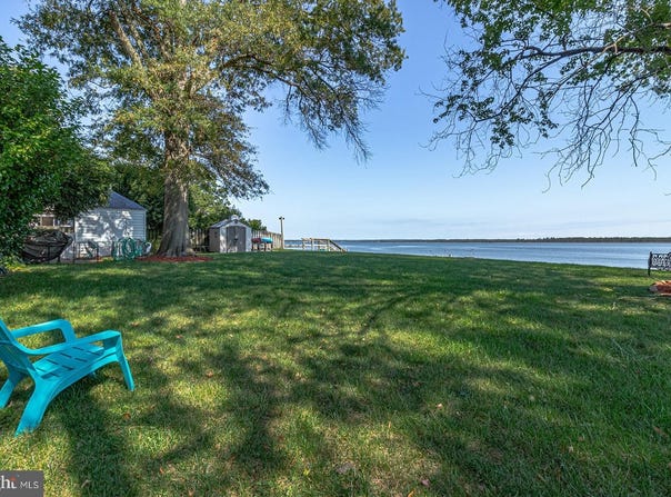 155 N WATER LANE, TAPPAHANNOCK, VA 22560