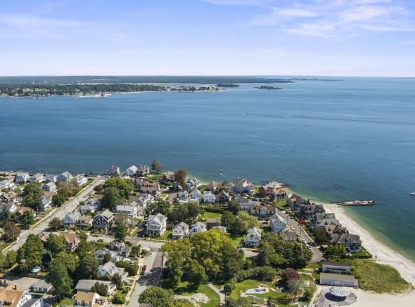 1176 Ocean Avenue, New London, CT 06320