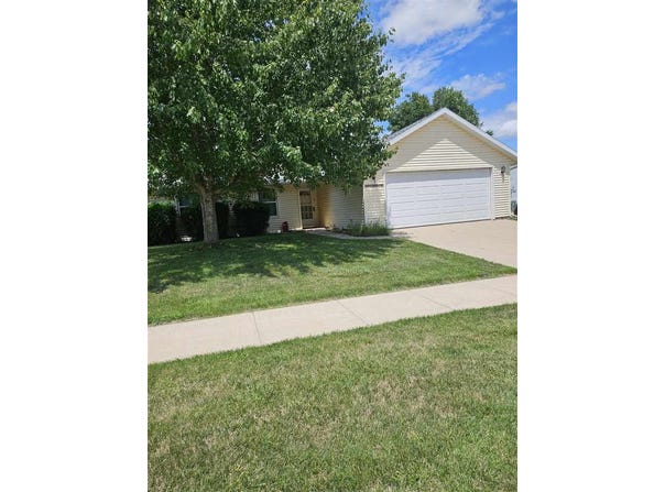 480 Maddie Ln, Tiffin, IA 52340