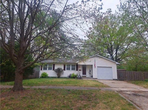 634 N Sycamore Street, Ottawa, KS 66067