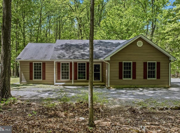 196 FLAGSTONE Lane, BERKELEY SPRINGS, WV 25411