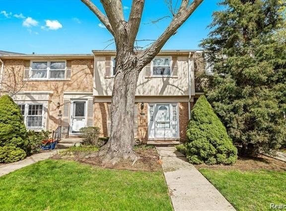 1812 Brentwood Drive, Troy, MI 48098