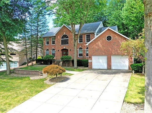 2248 Crestmont Drive, Girard, OH 44420