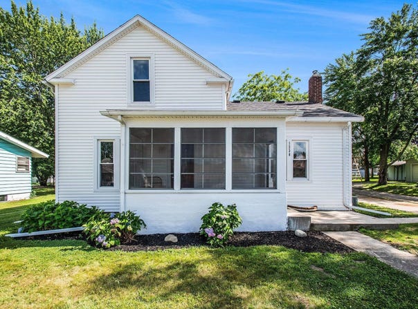 1230 E Clark Street, Warsaw, IN 46580-3526