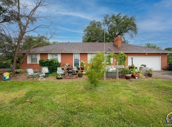4945 NW Rochester RD, Topeka, KS 66617