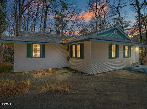 123 Basswood Lane E, Lords Valley, PA 18428