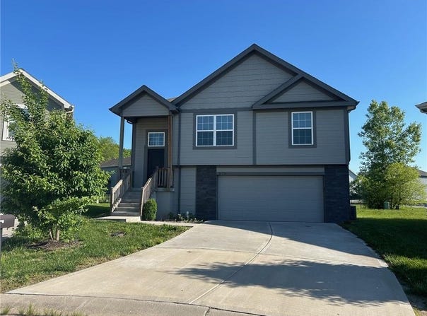 21716 Southcreek Court, Peculiar, MO 64078