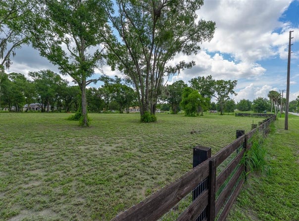 6301 DORA DRIVE, MOUNT DORA, FL 32757