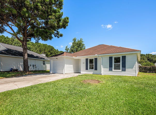 1704 Falcon Cove Lane, Hanahan, SC 29410
