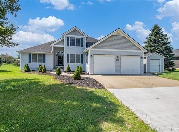 2173 Fawn Glen Circle, Lapeer, MI 48446