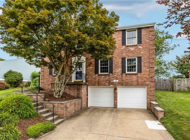 104 Textor Dr, N Versailles, PA 15137