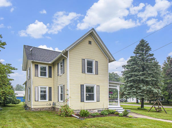 402 S Wood Street, Stockbridge, MI 49285