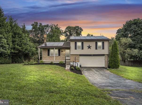 205 BERRY DRIVE, HARRISBURG, PA 17112