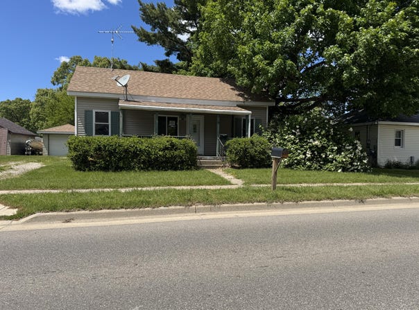 316 W Delaware Street, Decatur, MI 49045