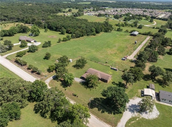 19161 Old Springtown  RD, Gentry, AR 72734
