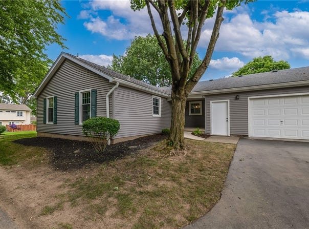 12 Rockhurst Drive, Penfield, NY 14526