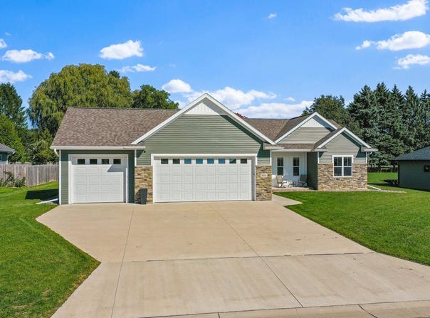 804 MOONBEAM Lane, FRANCIS CREEK, WI 54214-9165