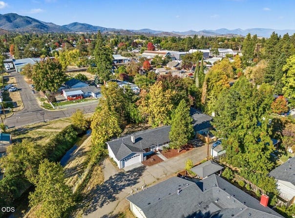 207 Oak Street, Phoenix, OR 97535