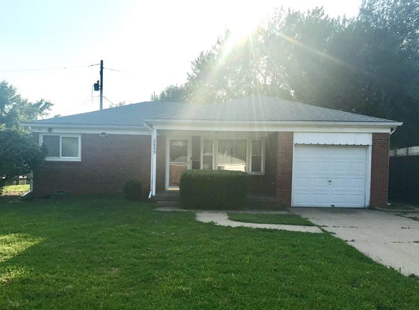2809 S Larkin, Wichita, KS 67216-1362