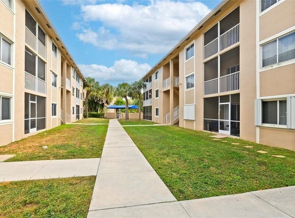 10111 W Atlantic Blvd, Coral Springs, FL 33071