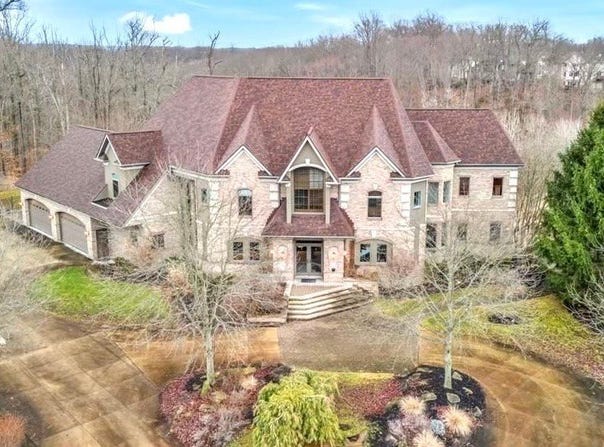 8560 Timber Trail, Brecksville, OH 44141