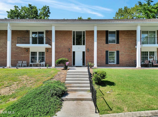 1900 West Manor Court, Kingsport, TN 37660