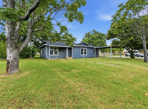 203 N Kickapoo Street, Lipan, TX 76462