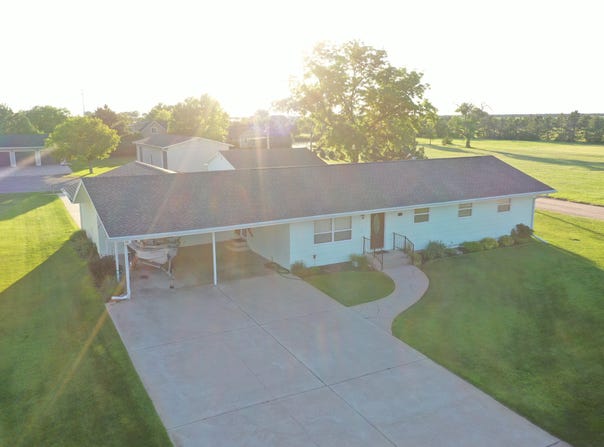 1543 Grant St., Imperial, NE 69033