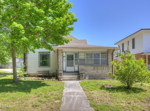 1242 S Garrison Avenue, Carthage, MO 64836
