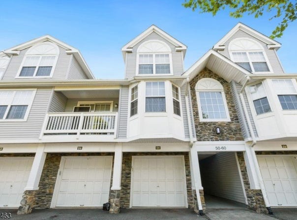56 Whisper Way, Roxbury Twp., NJ 07852-2143