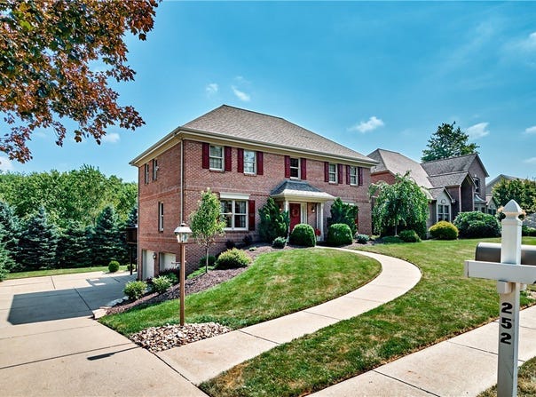 252 Elmhurst Cir, Cranberry Twp, PA 16066