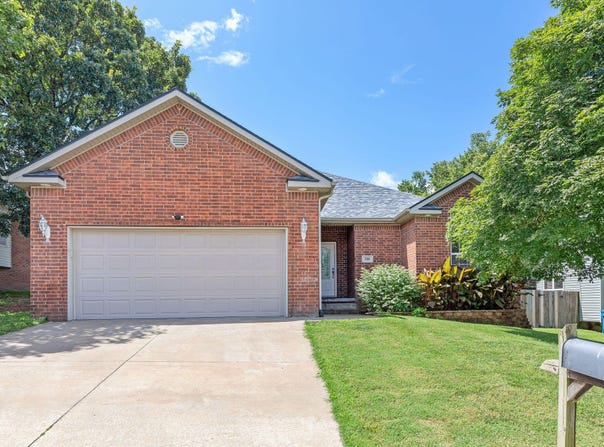 126 Mystic Avenue, Hollister, MO 65672