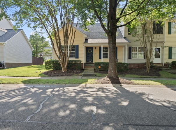 241 Commons Drive, Holly Springs, NC 27540