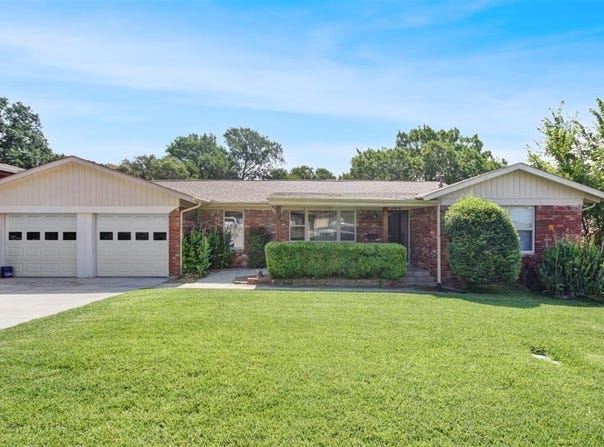 804 Lee Drive, Bedford, TX 76022