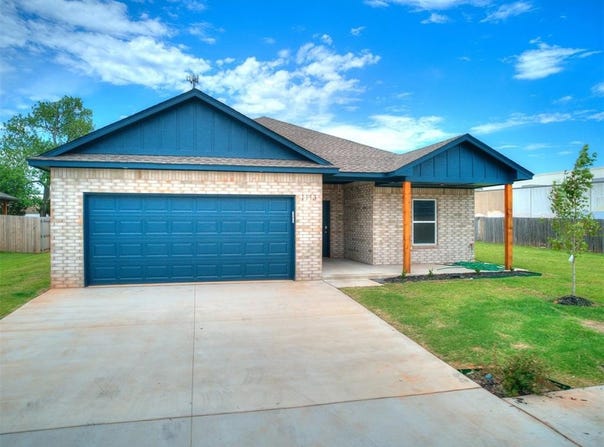 1113 N Silver Leaf Drive, Moore, OK 73160