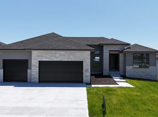 21119 Arlington Street, Elkhorn, NE 68022