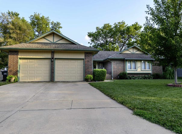 271 S Gleneagles Ct, Wichita, KS 67209