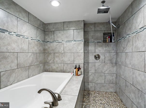 216 ENGLISH MUFFIN WAY, BERKELEY SPRINGS, WV 25411