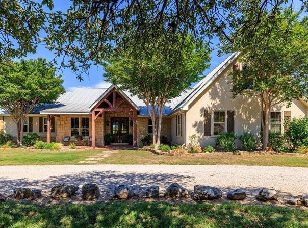 372 Distant View Dr, Fredericksburg, TX 78624