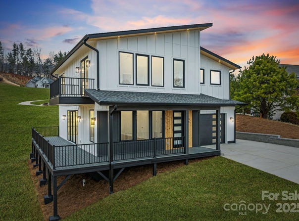 16 Lawson Ridge Road, Leicester, NC 28748