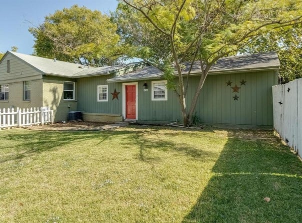 424 E Worth Street, Grapevine, TX 76051