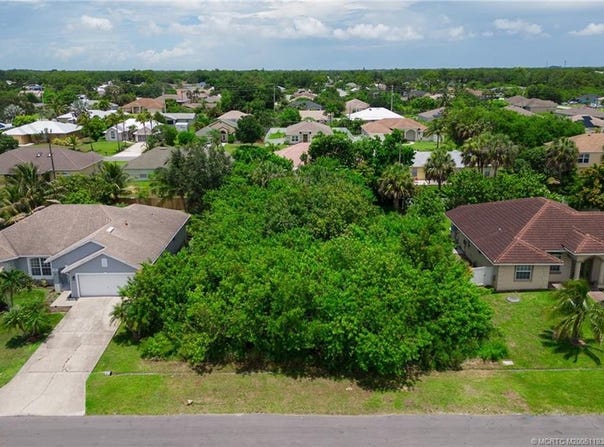 1013 SW Fisherman Avenue, Port St Lucie, FL 34953