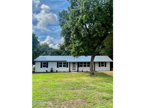 1117 10th Avenue, Graceville, FL 32440